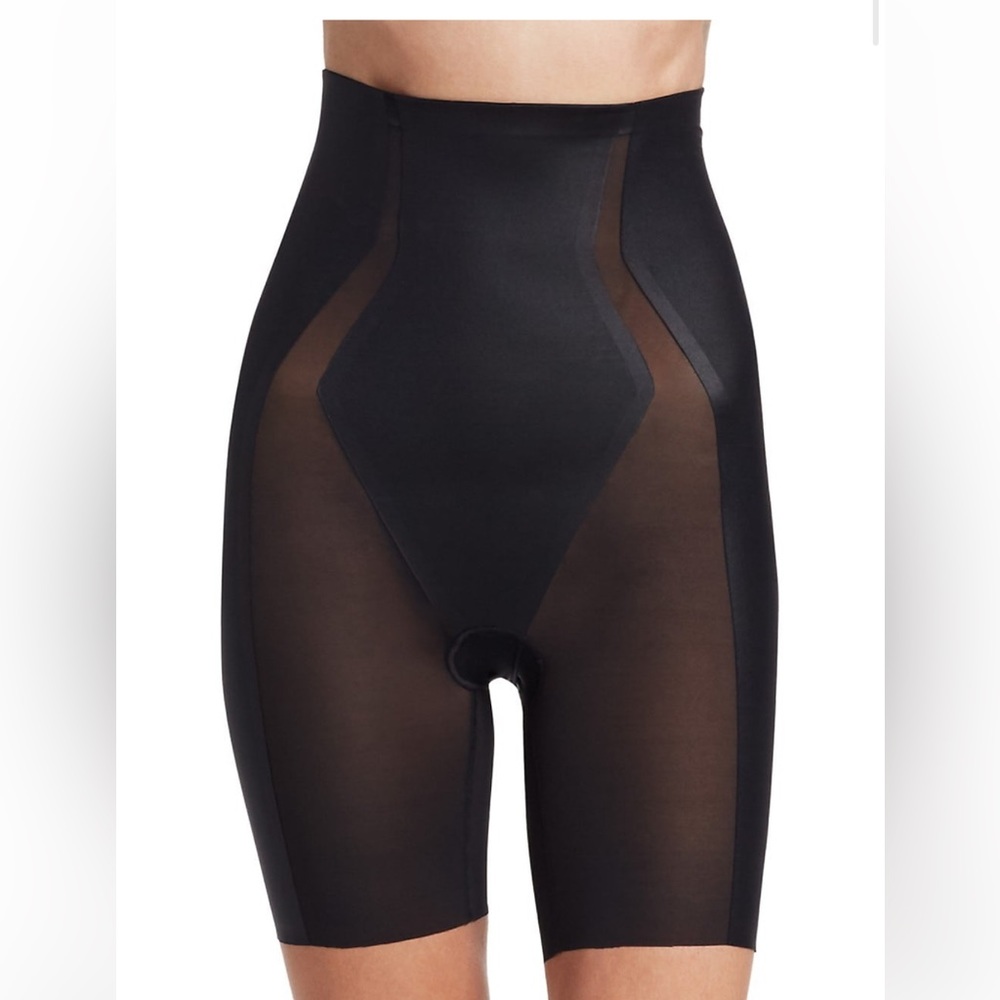 8/19 NFS- Haute Contour High waisted Short